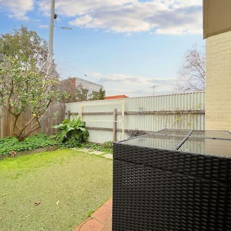 Chic Getaway At Fitzroy North Villa Melbourne Exteriör bild