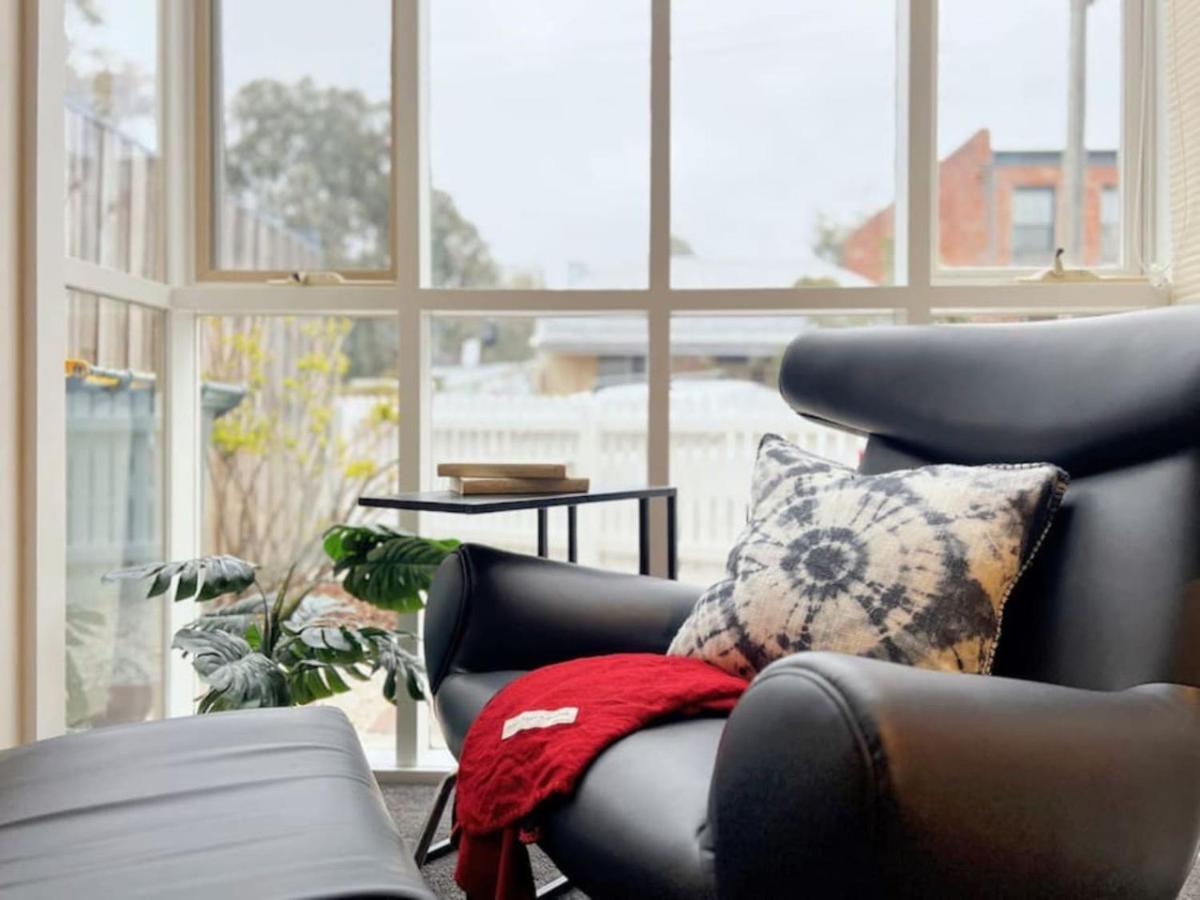 Chic Getaway At Fitzroy North Villa Melbourne Exteriör bild